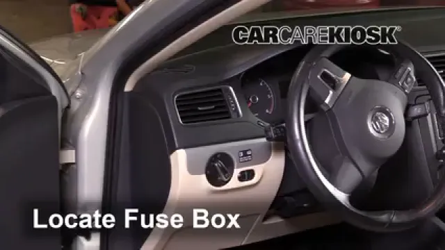 2012 Volkswagen Jetta TDI 2.0L 4 Cyl. Turbo Diesel Sedan Fusible (interior) Cambio